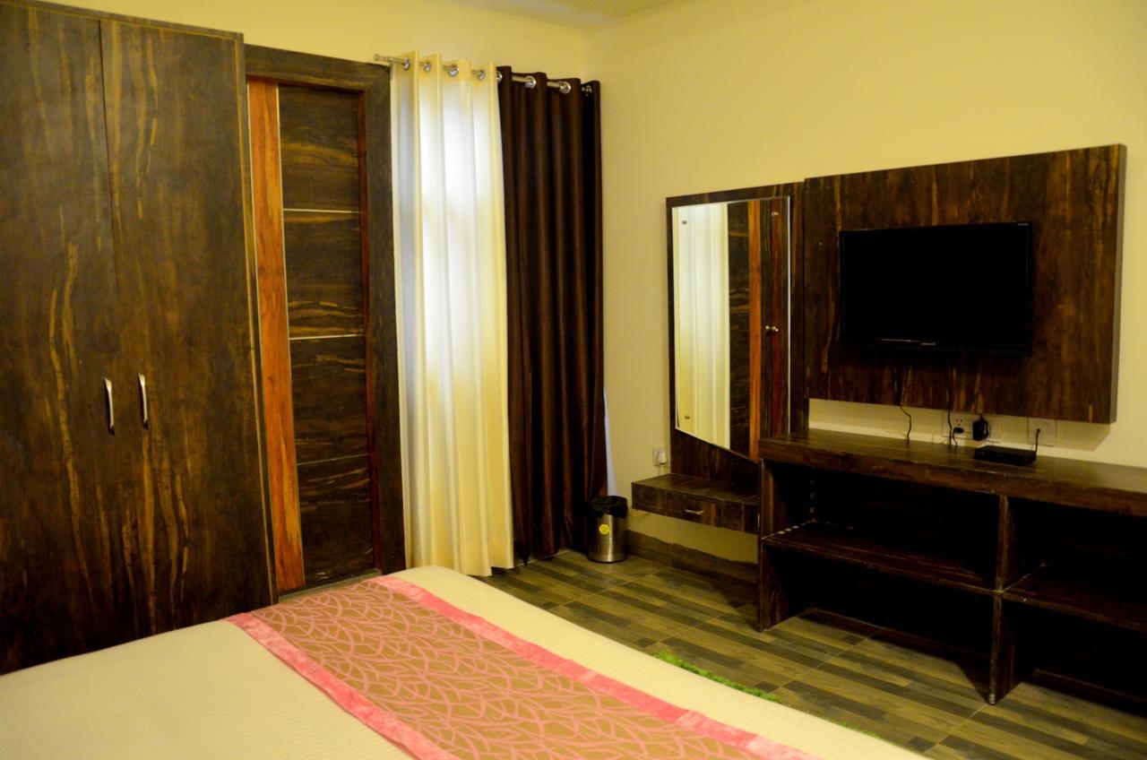 Hôtel The Grand Orion à Chinhat Extérieur photo
